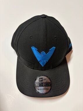 New Era 39THIRTY Batman Nightwing Black Blue Flex Hat M/L